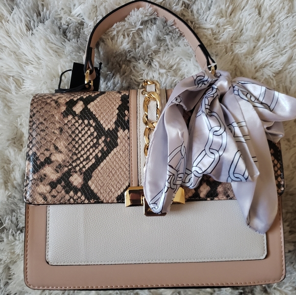 aldo handbolsas with scarf